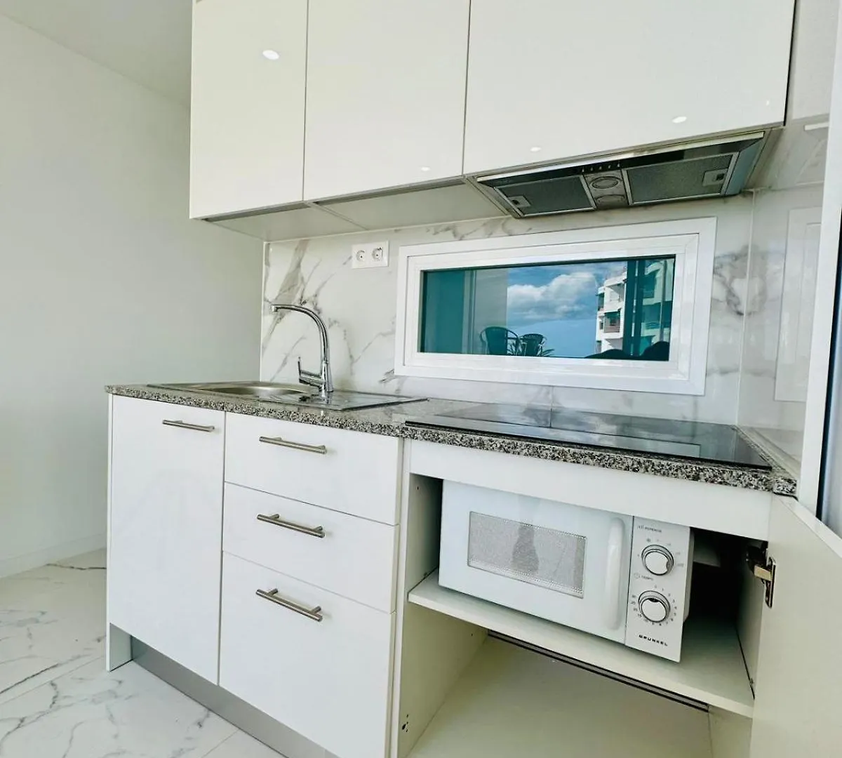 Los Cristianos Must-See Beachfront Apartment, Stunning Views In Tenerife