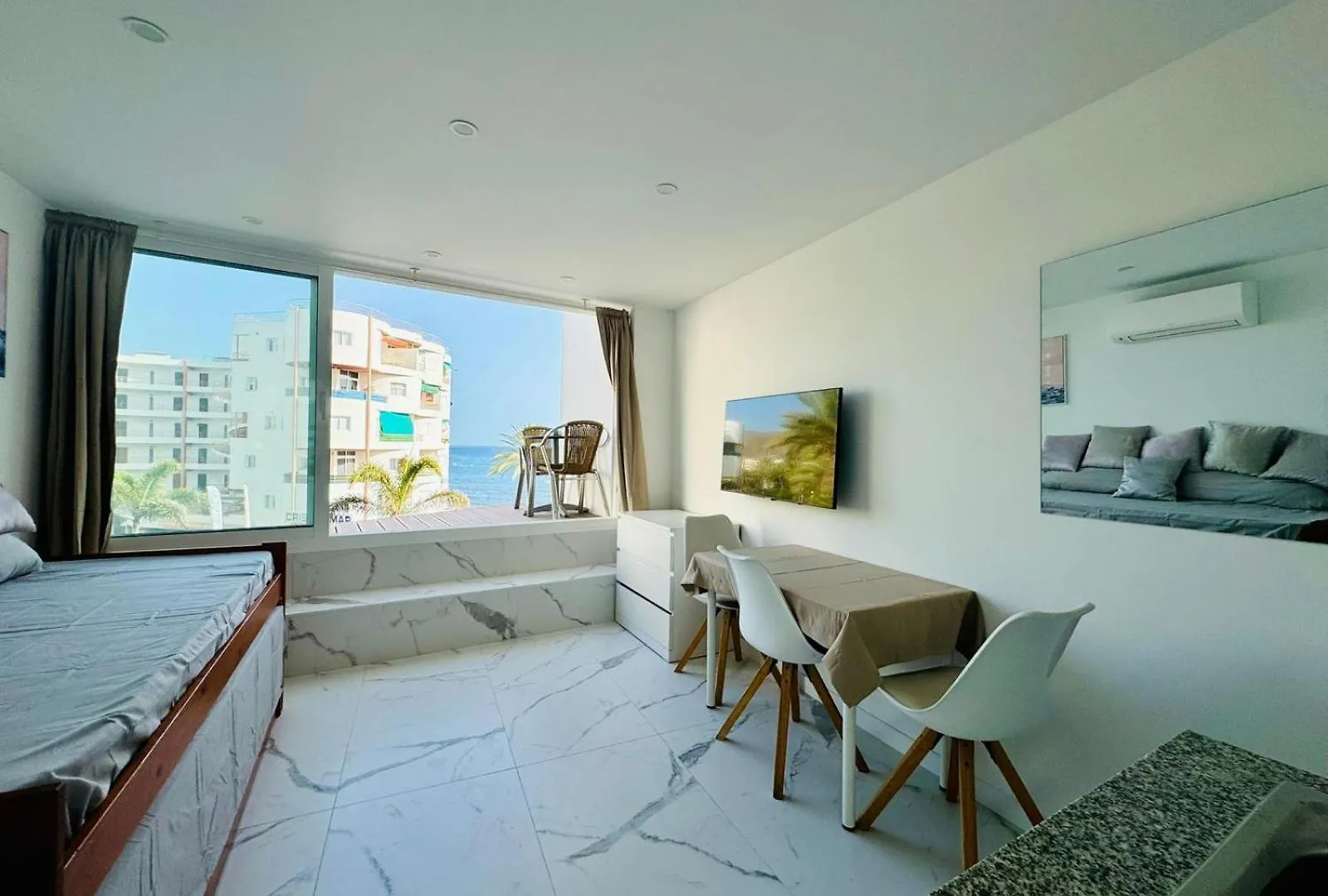 Los Cristianos Must-See Beachfront Apartment, Stunning Views In Tenerife Apartment Los Cristianos (Tenerife)