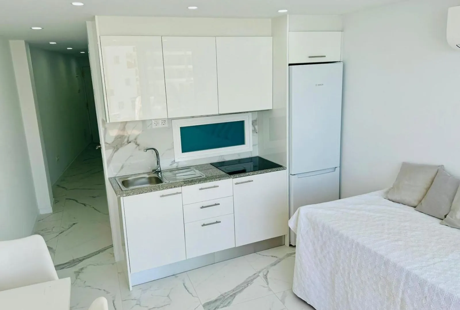 Los Cristianos Must-See Beachfront Apartment, Stunning Views In Tenerife Los Cristianos (Tenerife)